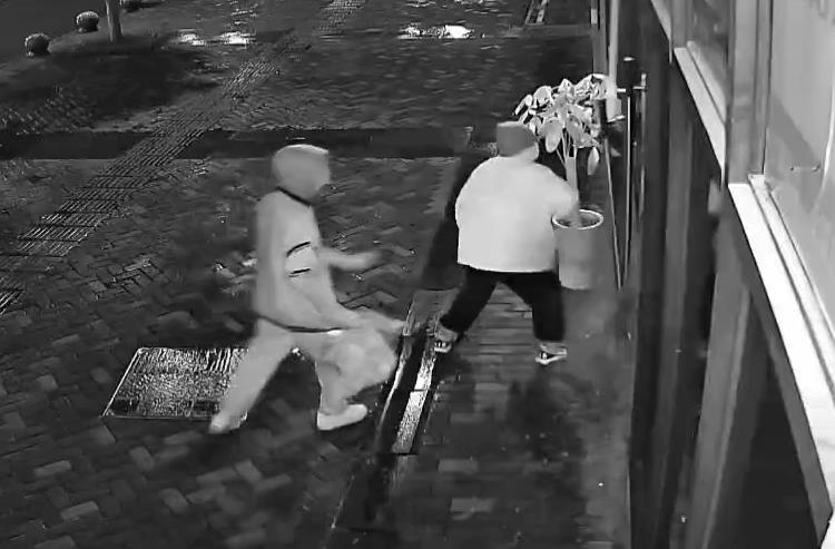 煙酒超市手機(jī)店暴力入室盜竊頻發(fā)，AI智能安防系統(tǒng)應(yīng)如何應(yīng)對